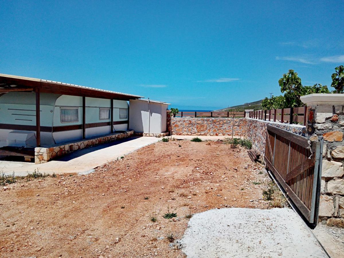 Caravan Fishing Spot Porto Roxa Agios Leon Exterior photo